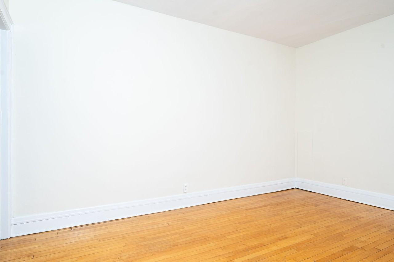 1810/12 Bryant Ave S - Photo 6 of 17