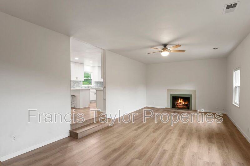 10204 Lake Meadow Ln - Photo 3 of 30