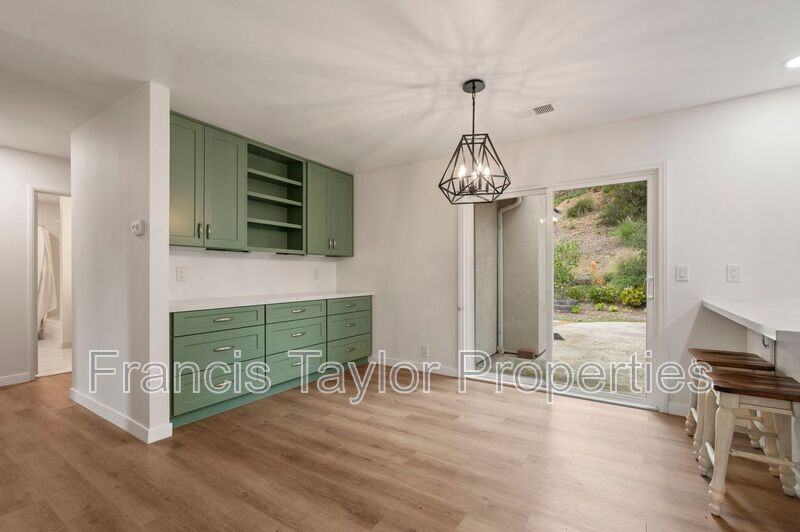 10204 Lake Meadow Ln - Photo 7 of 30