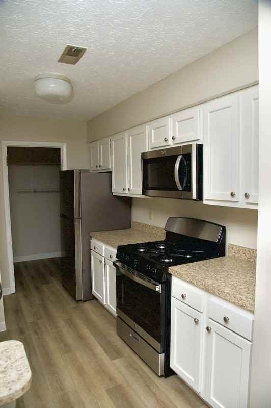 2245 Hedgerow Rd #B - Photo 4 of 6