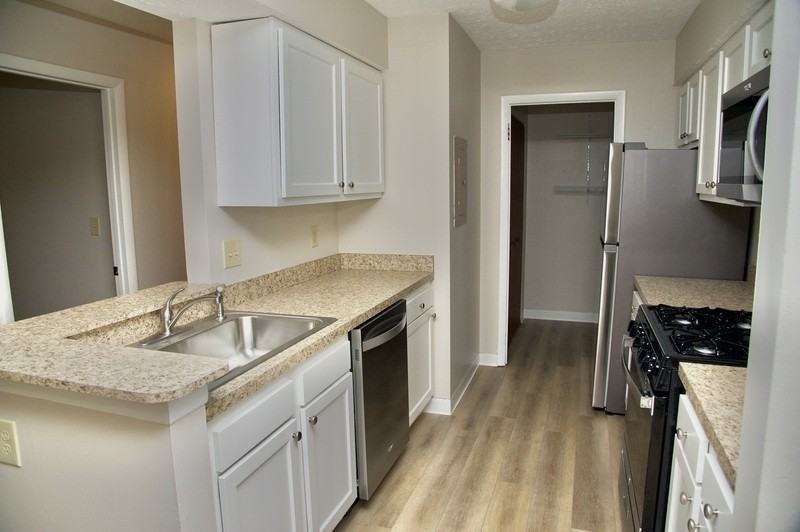 2245 Hedgerow Rd #B - Photo 5 of 6