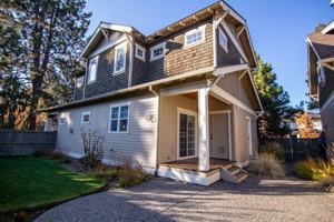 featured image of 1690 Nw Lepage Pl