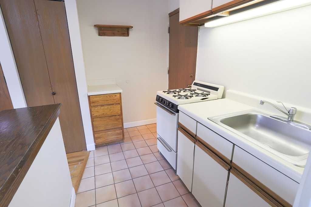 823 W Cornelia Ave #318 - Photo 7 of 17