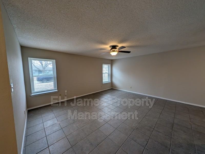 316 S Avenue E - Photo 2 of 12