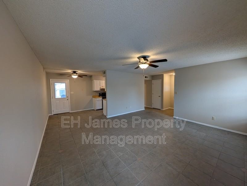 316 S Avenue E - Photo 3 of 12