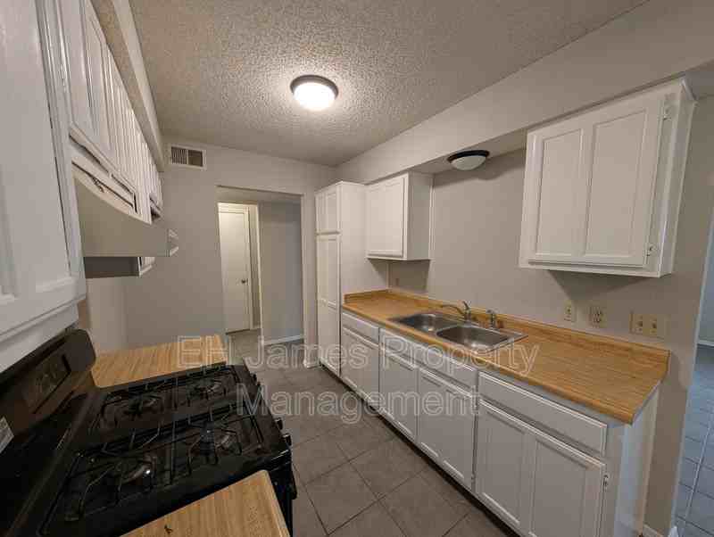 316 S Avenue E - Photo 5 of 12