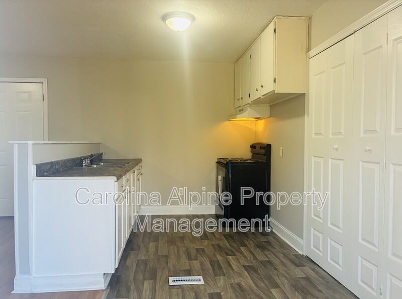 807 N Shaver St - Photo 2 of 13