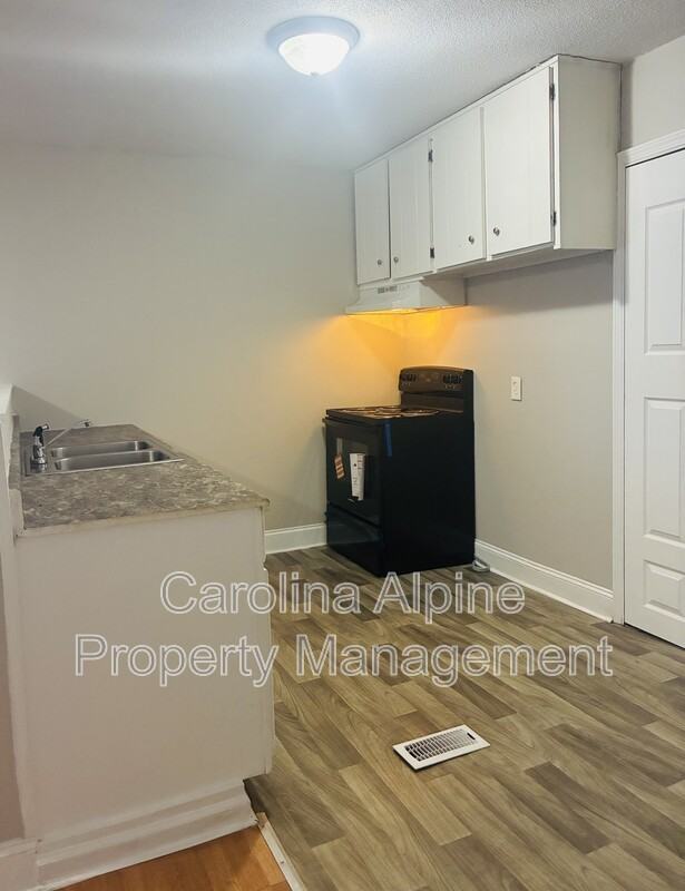 807 N Shaver St - Photo 3 of 13