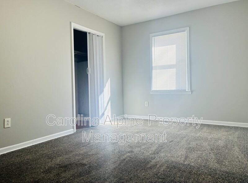 807 N Shaver St - Photo 7 of 13