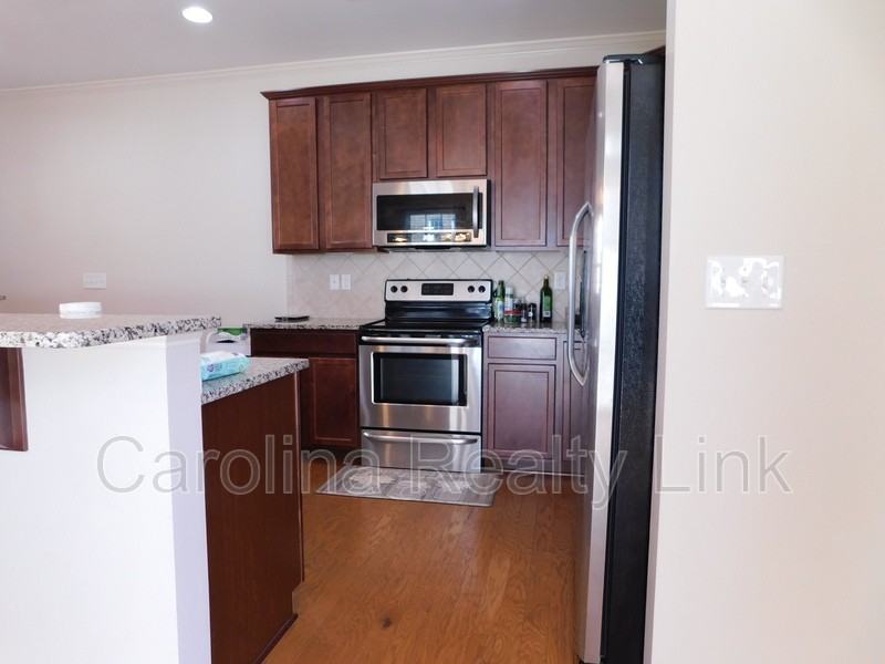 1244 Assembly St - Photo 7 of 45