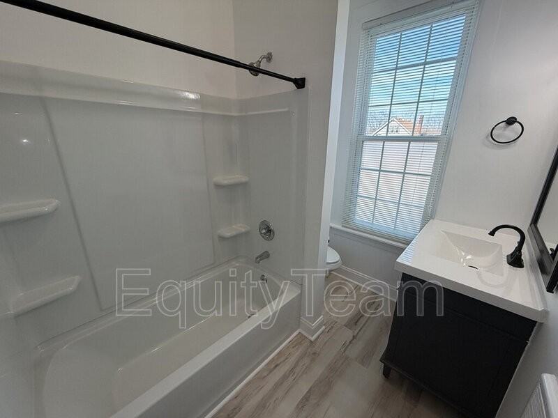 4417 Ashland Ave #B - Photo 5 of 7