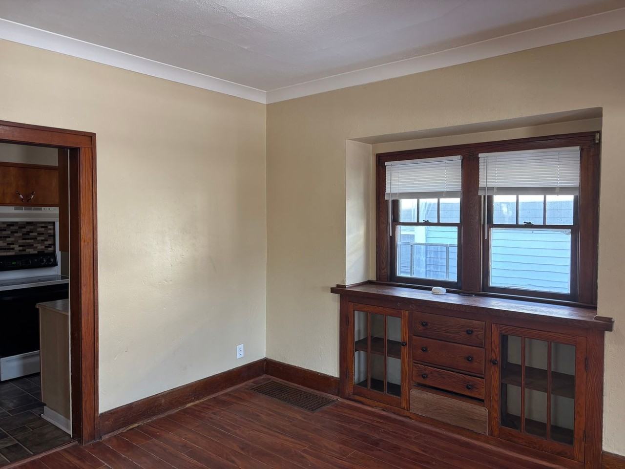 3817 Burton Ave - Photo 2 of 16