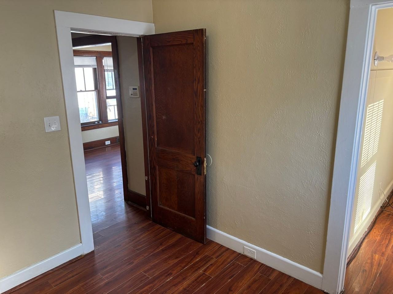 3817 Burton Ave - Photo 4 of 16