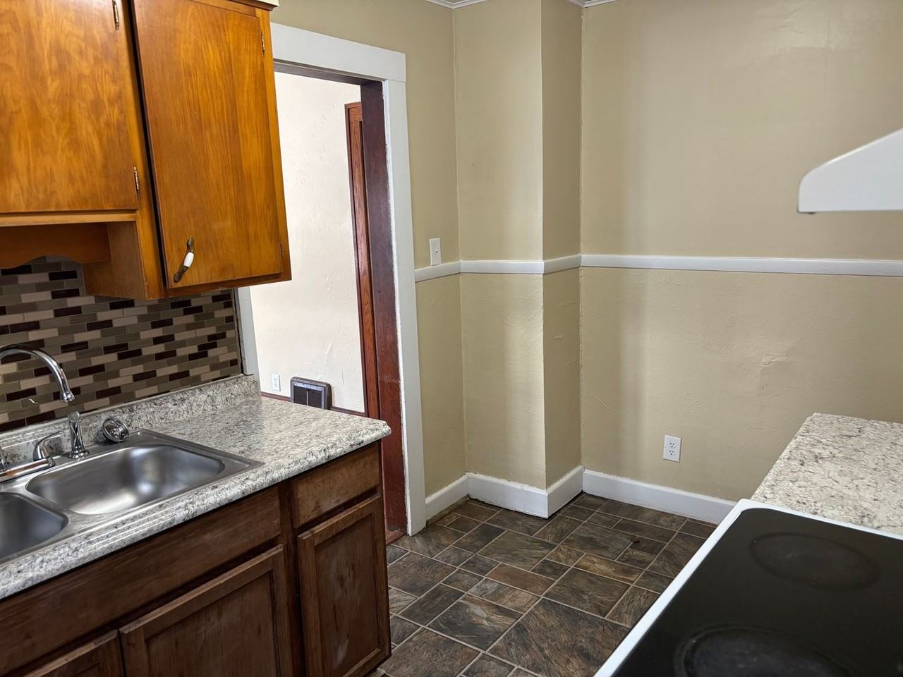 3817 Burton Ave - Photo 6 of 16