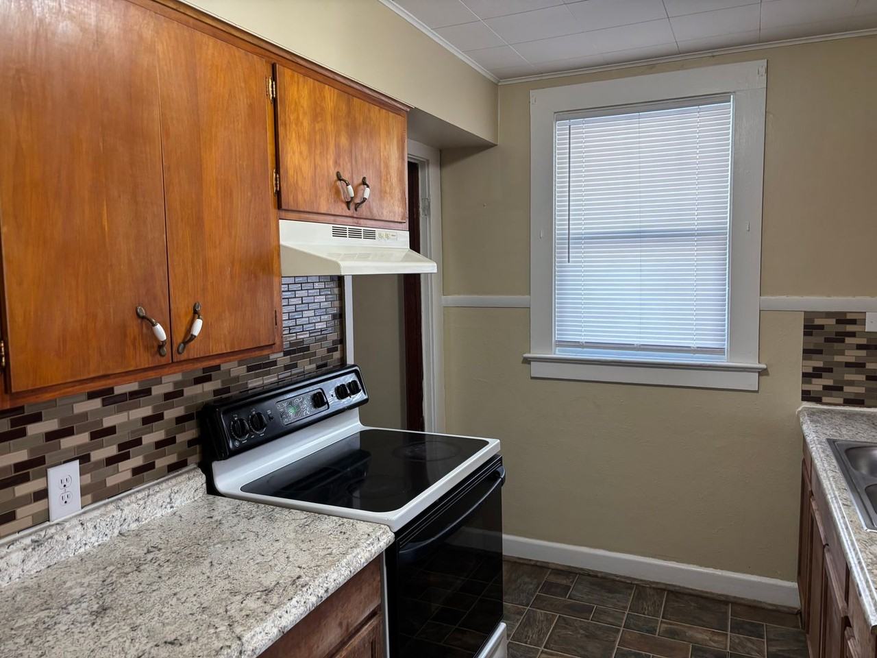 3817 Burton Ave - Photo 7 of 16