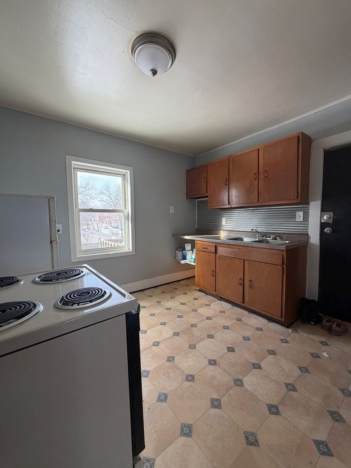 213 S 2nd Street - Photo 3 of 9