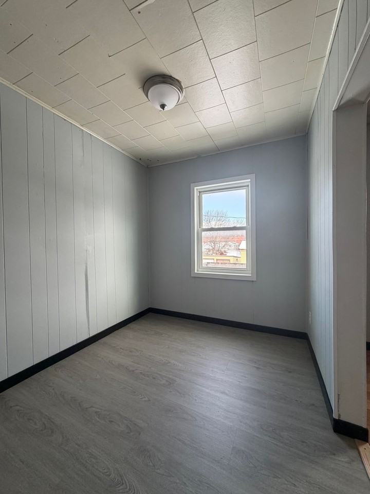 213 S 2nd Street - Photo 6 of 9