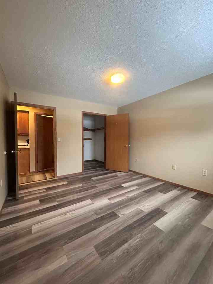 1012 13th St - Photo 7 of 32