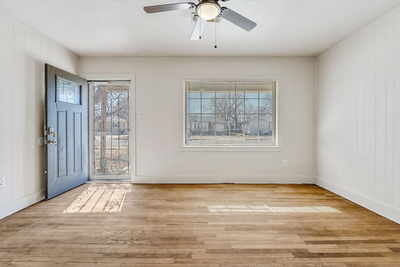 2610 36th St - Photo 2 of 11