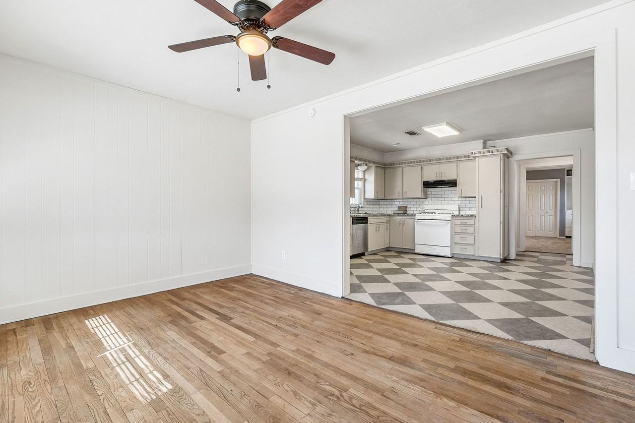 2610 36th St - Photo 3 of 11