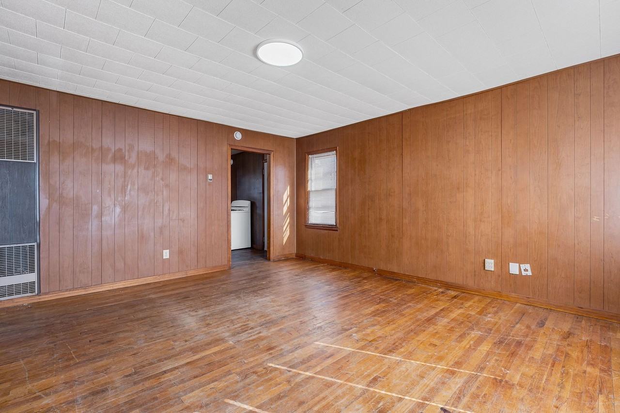 2808 1st St - Photo 2 of 9