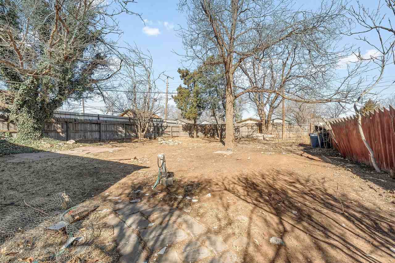 2808 1st St - Photo 3 of 9