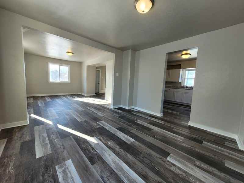 816 School Pl - Photo 7 of 10