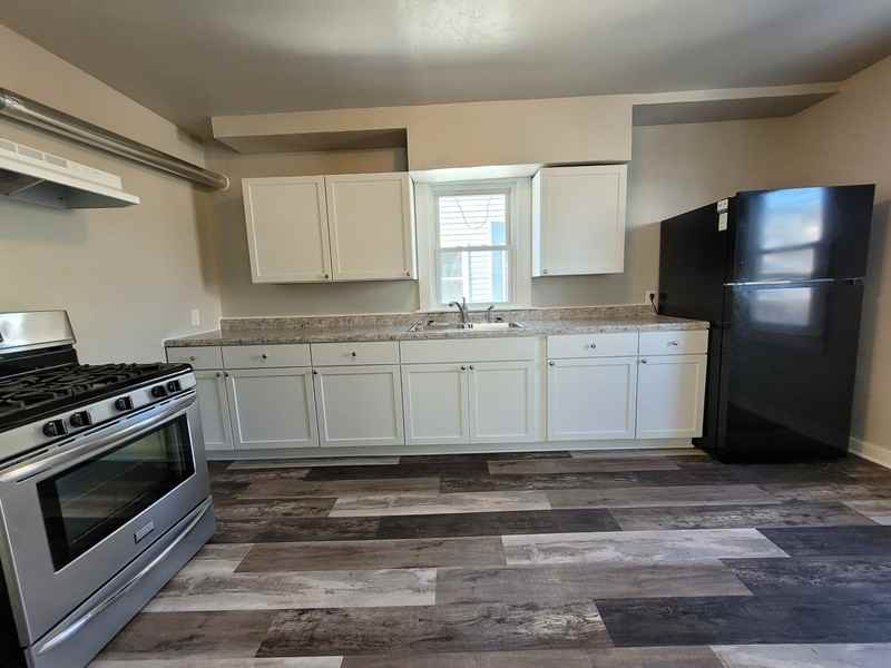 816 School Pl - Photo 2 of 10