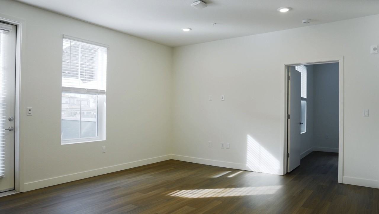 Crescent Apartments - Photo 5 of 15