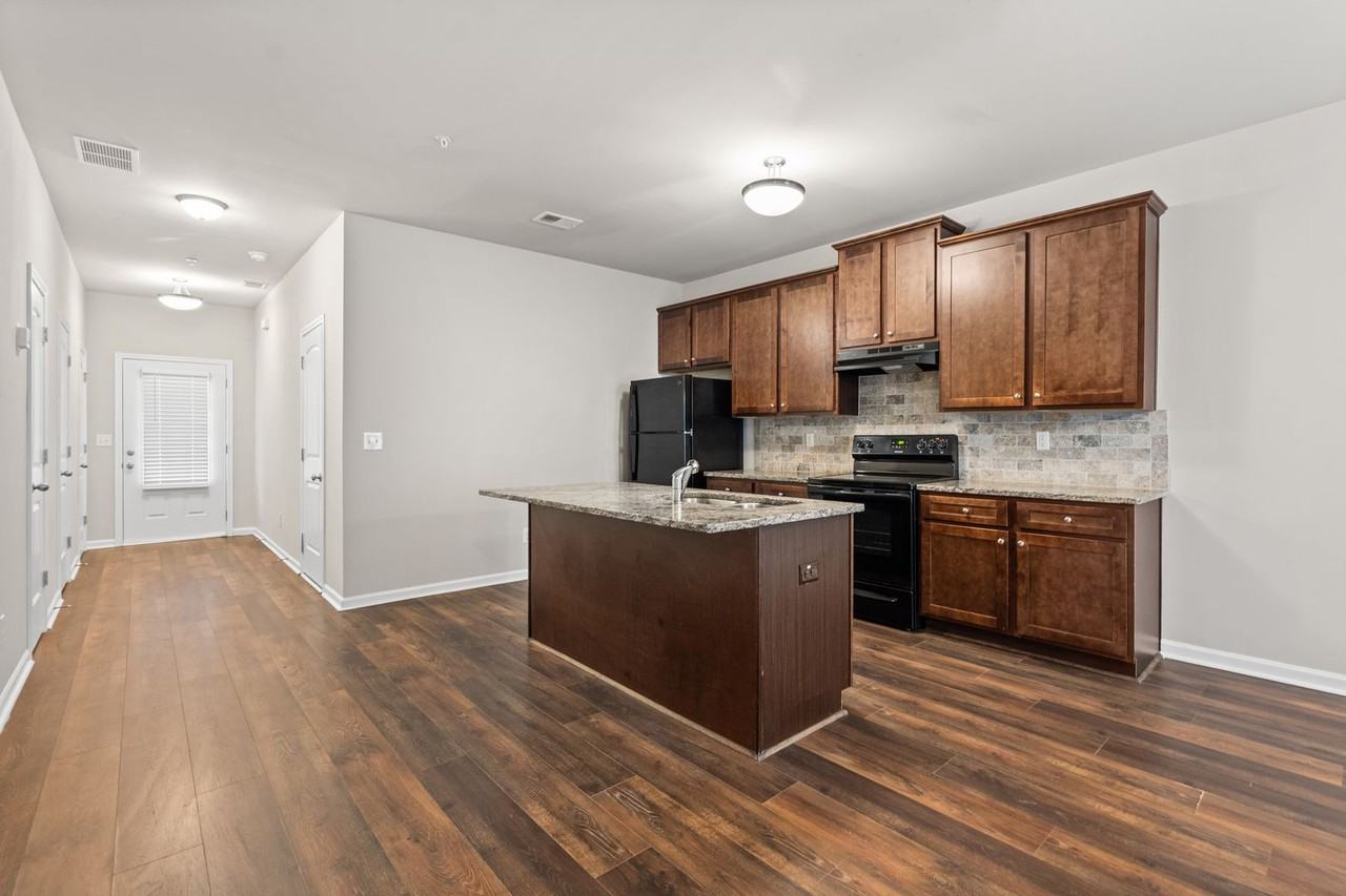 1828 Old Dogwood - Photo 4 of 31