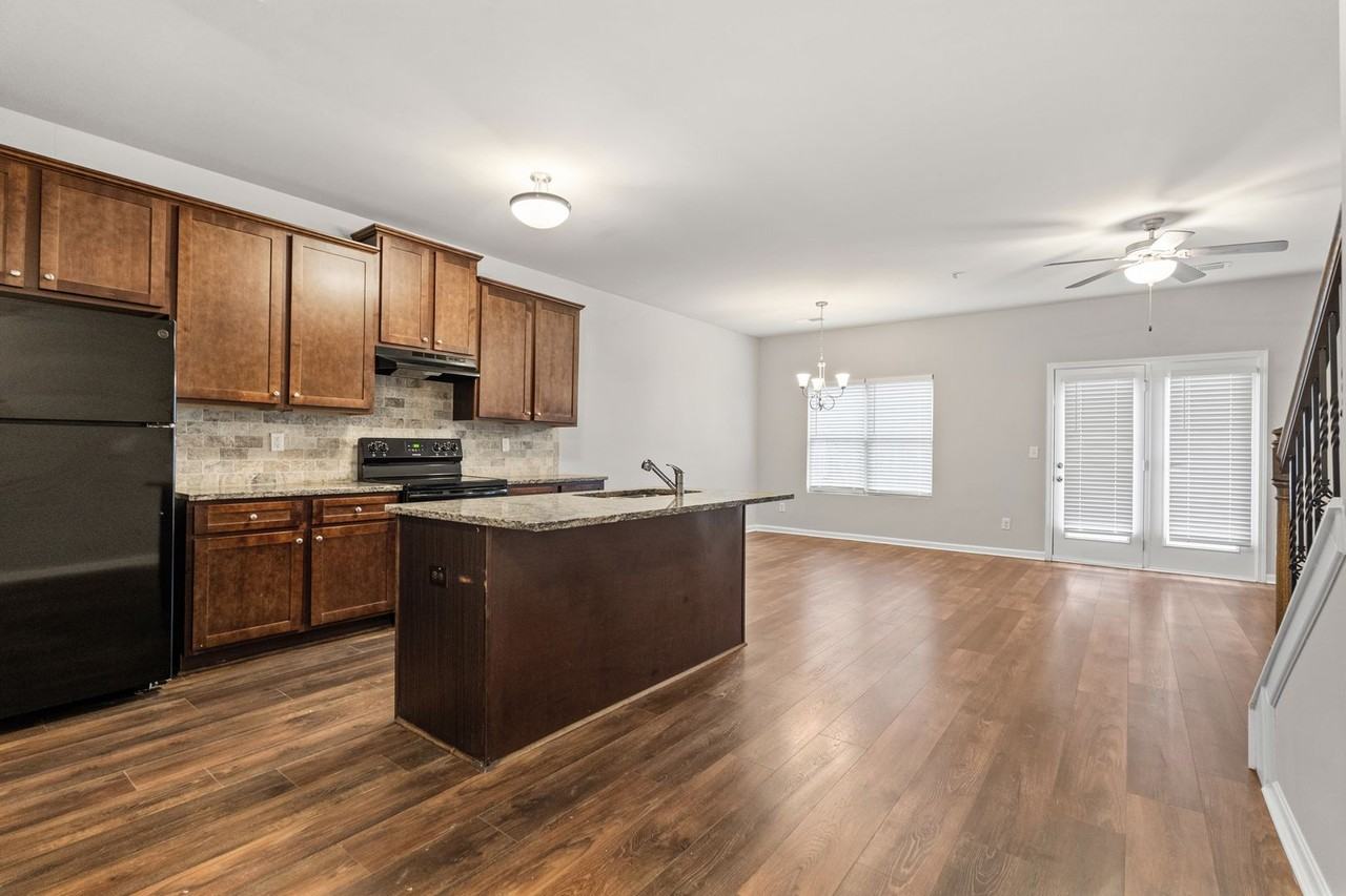 1828 Old Dogwood - Photo 5 of 31