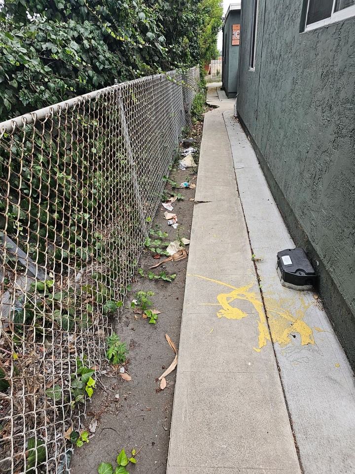 1019–1049 E Avenue - Photo 2 of 9