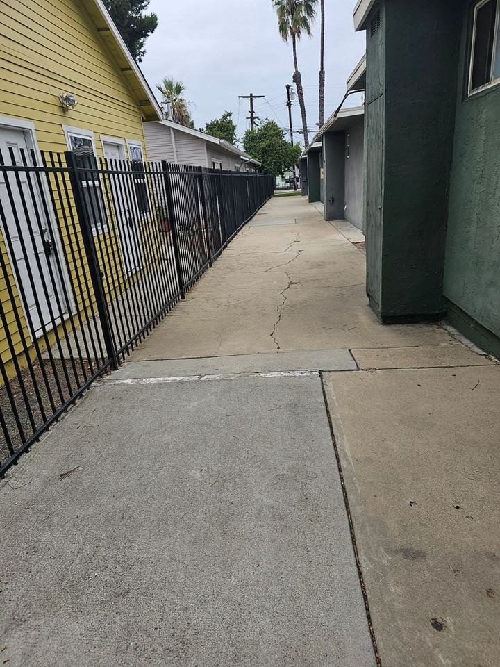 1019–1049 E Avenue - Photo 4 of 9