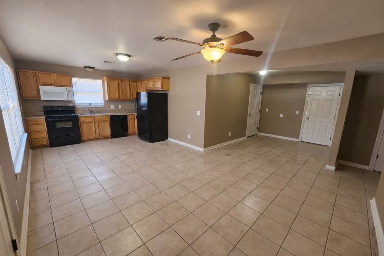 2102 Cunningham Ave - Photo 3 of 5