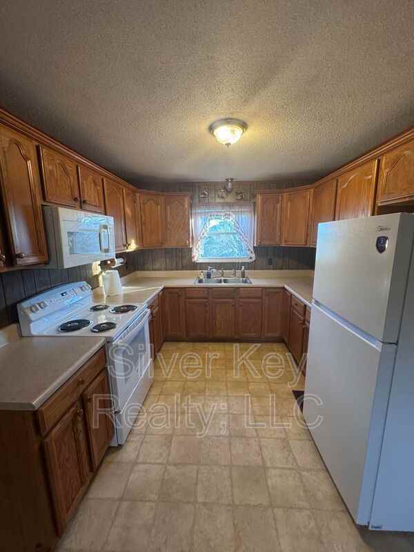 165 County Rd - Photo 7 of 20