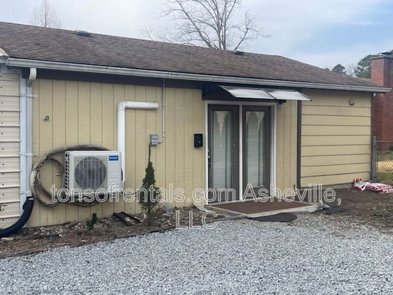 321 Lake Circle Dr #B