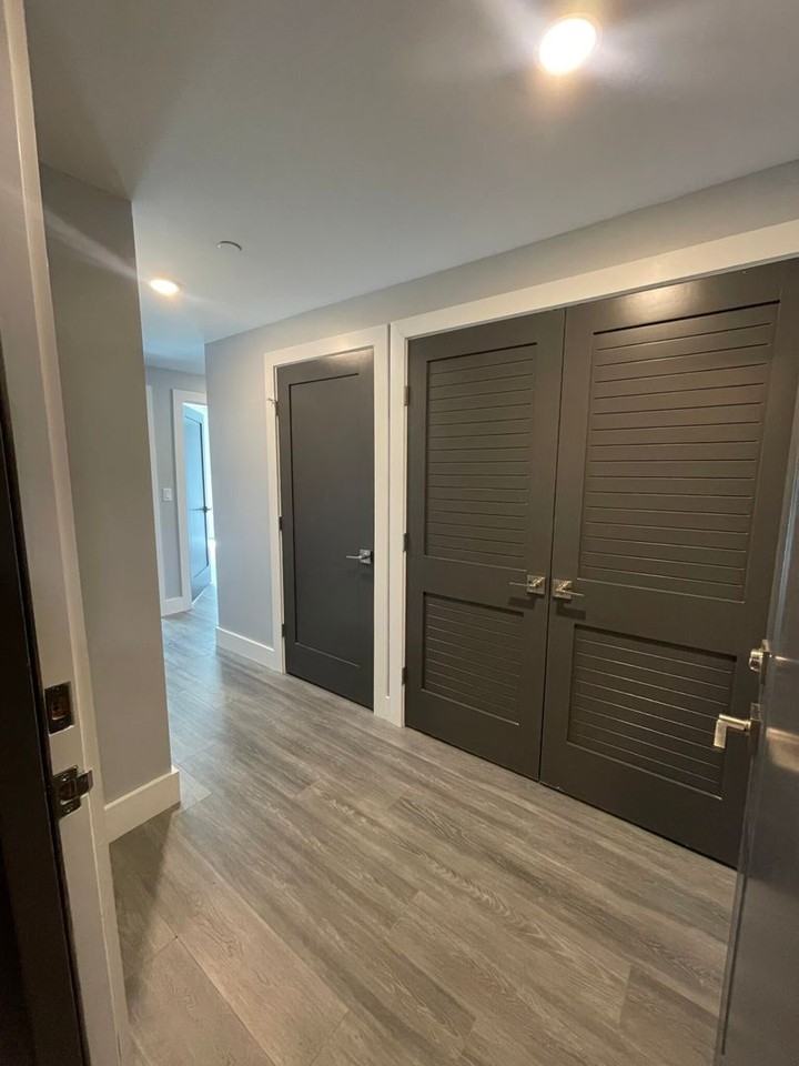 366 Western Ave - Photo 4 of 8