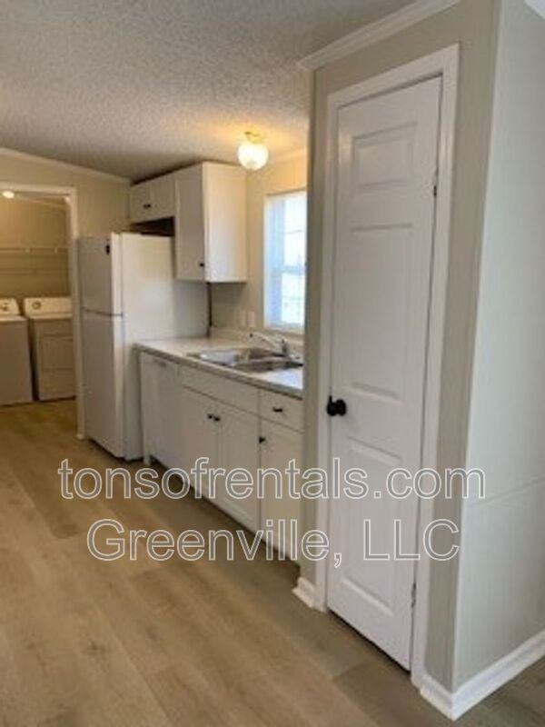 236 Elizabeth Ln - Photo 4 of 19