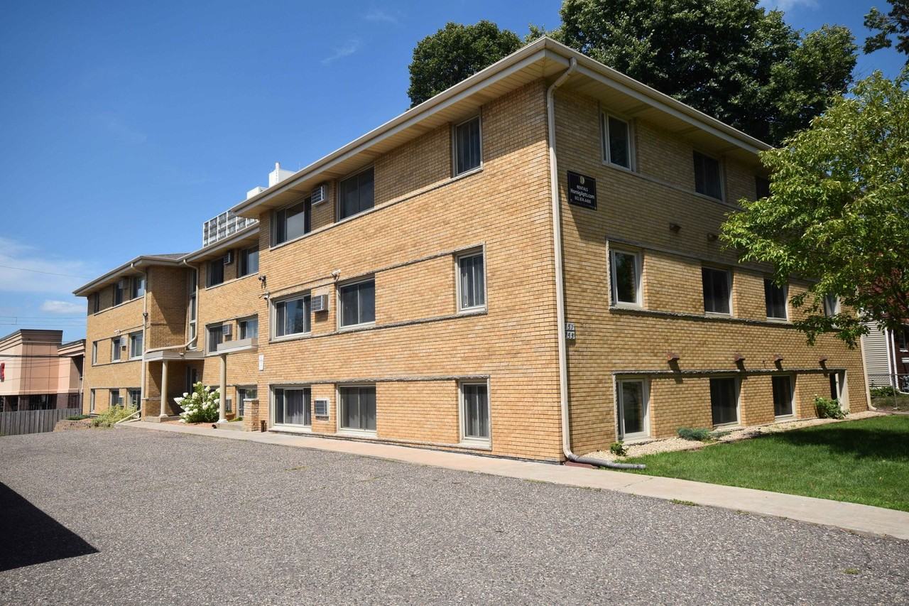 Mount Curve Apartments - Photo 2 of 6