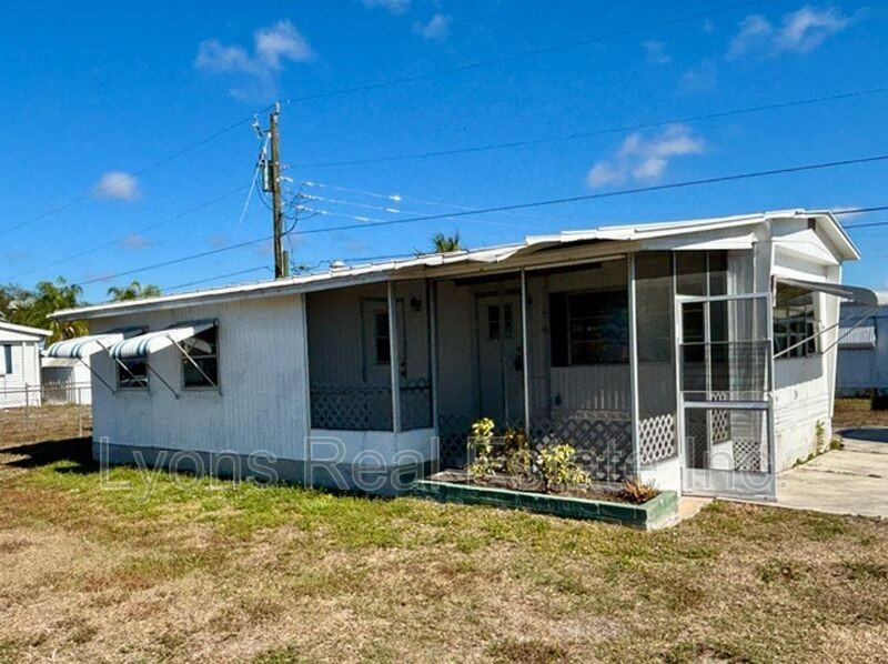 139 Amber Ave - Photo 2 of 21