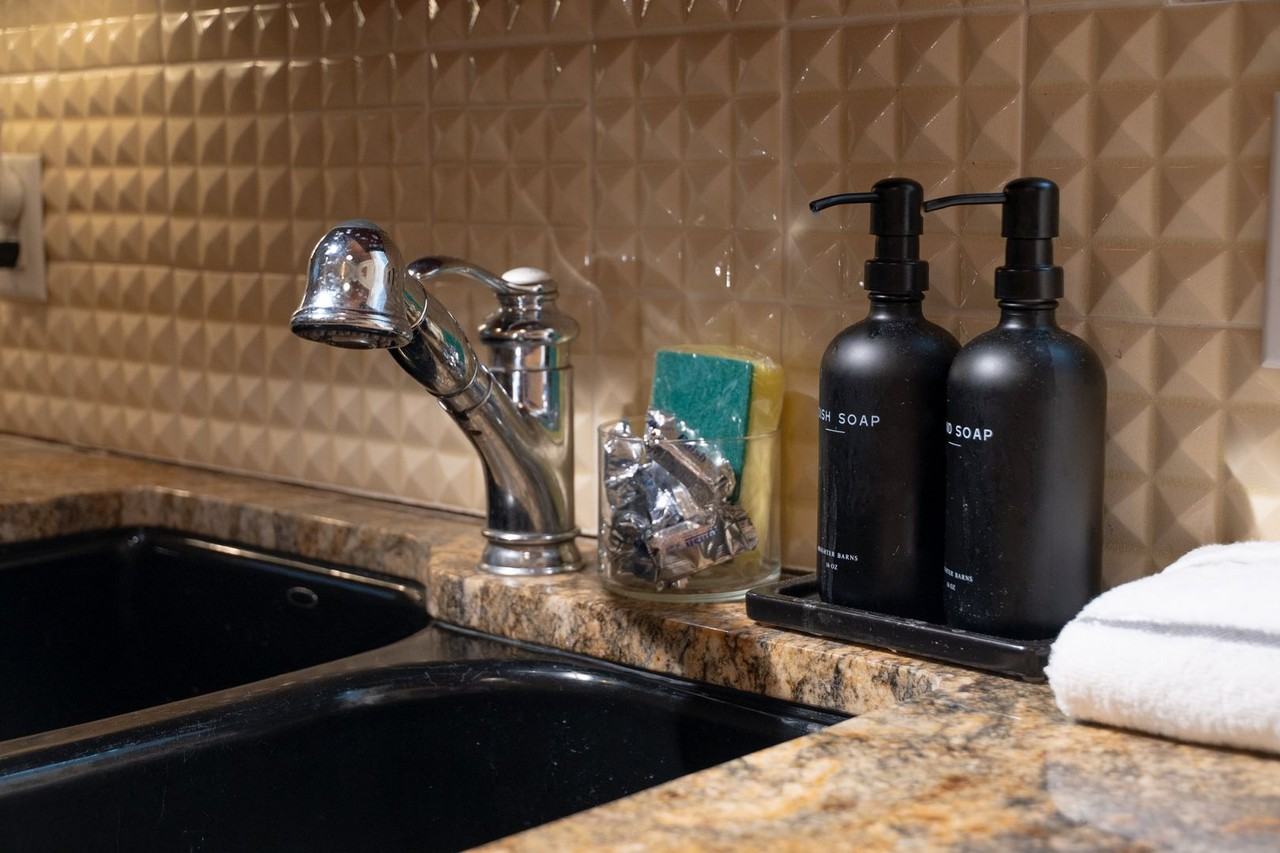 119 S Marshall St - Photo 6 of 28