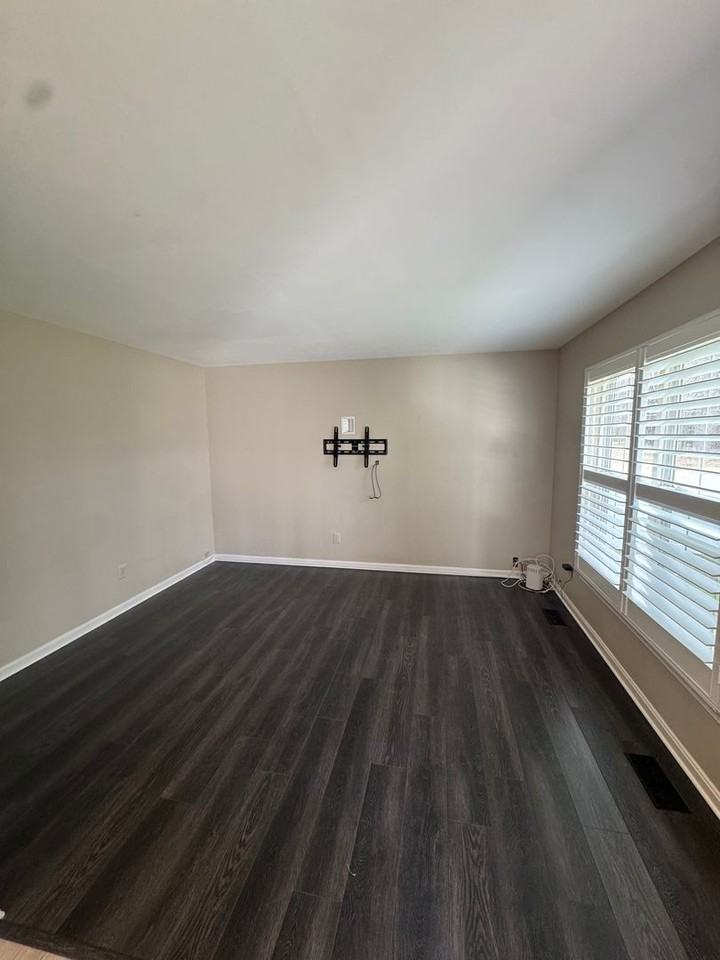 1150 Harford Town Dr - Photo 4 of 17