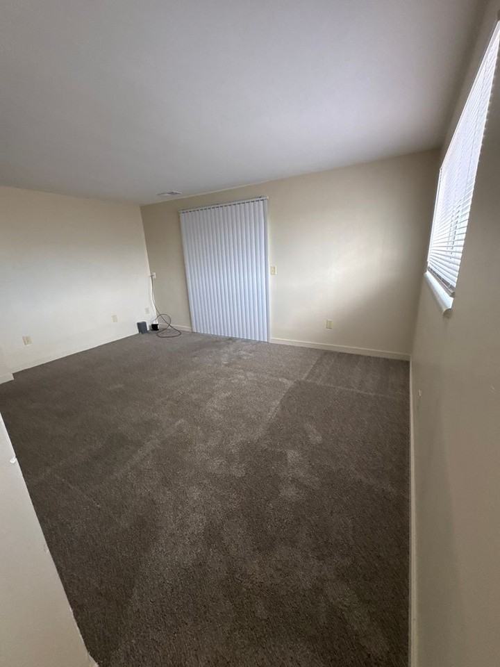 568 E 250 N #1 - Photo 4 of 12