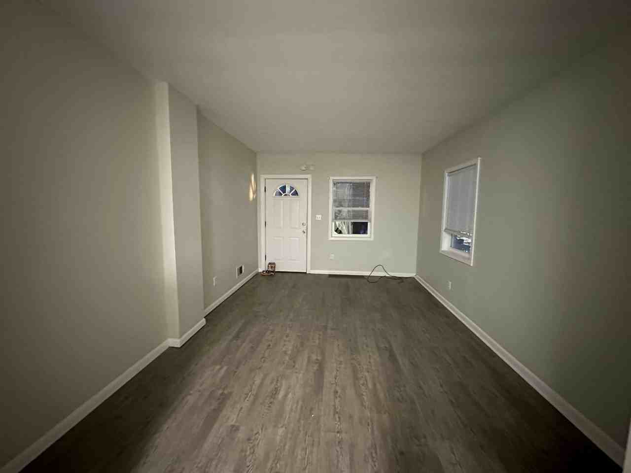 4 1/2 Salisbury St - Photo 2 of 5