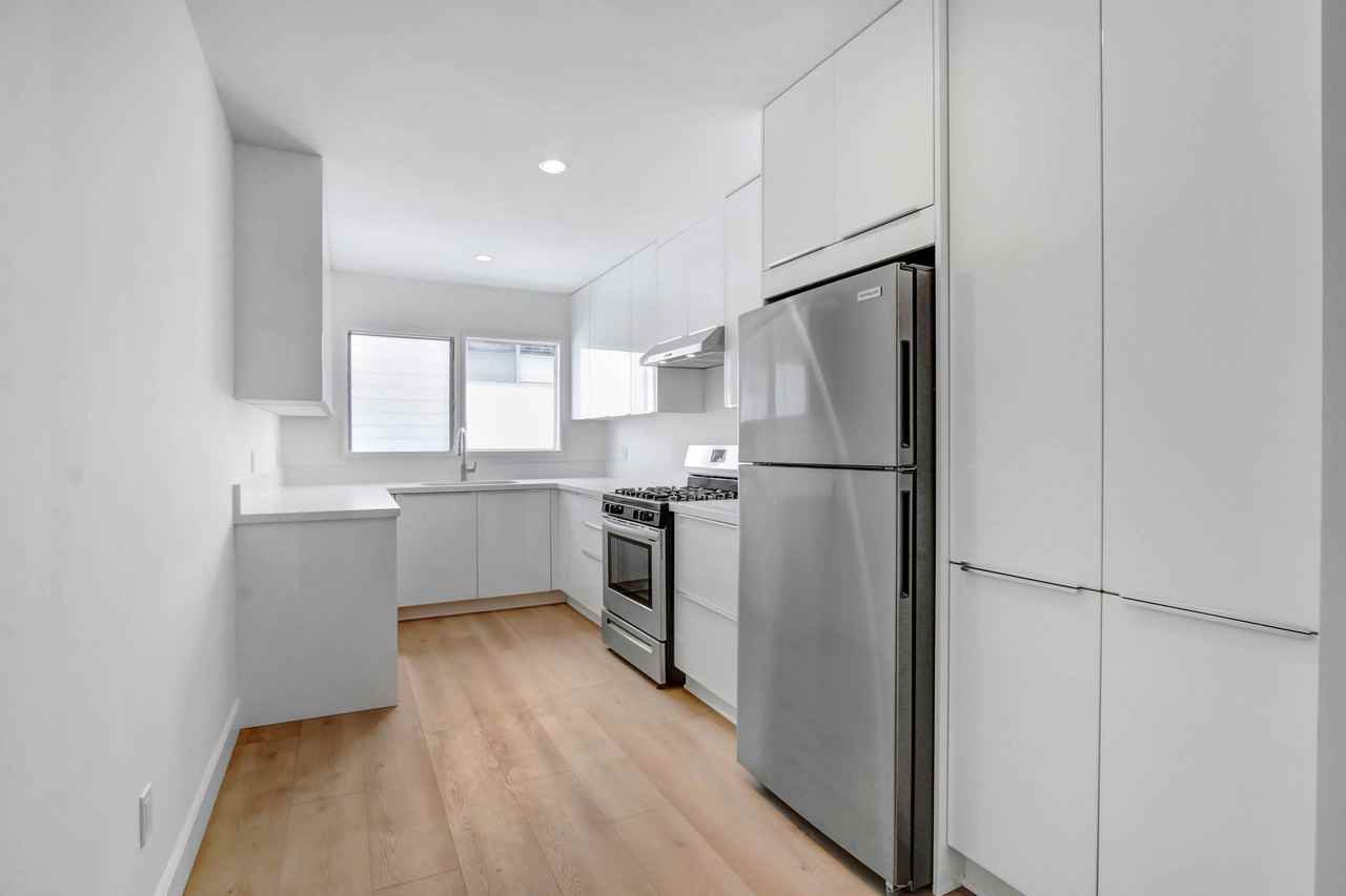 922 6th St - Photo 3 of 4