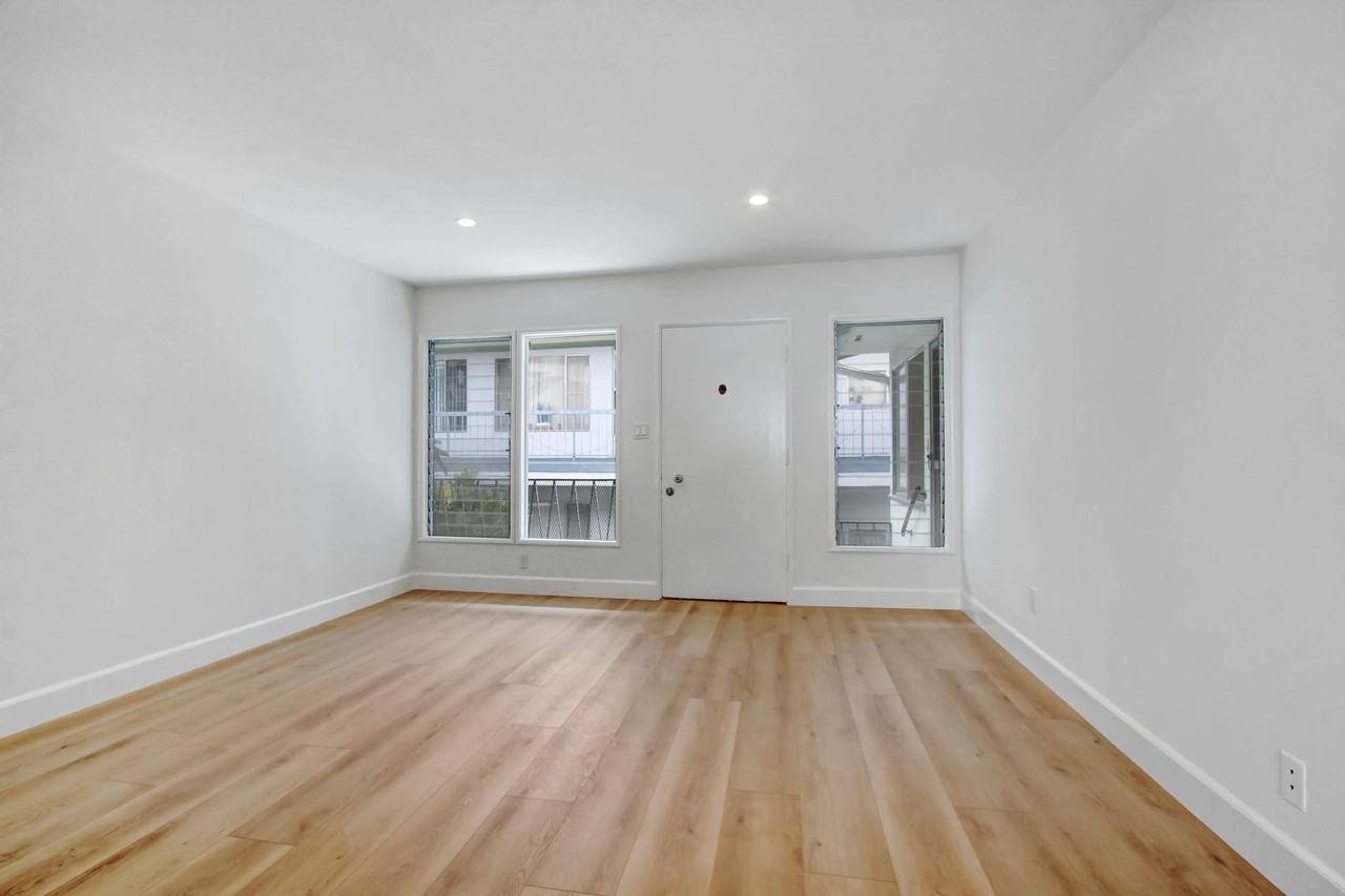 922 6th St - Photo 4 of 4