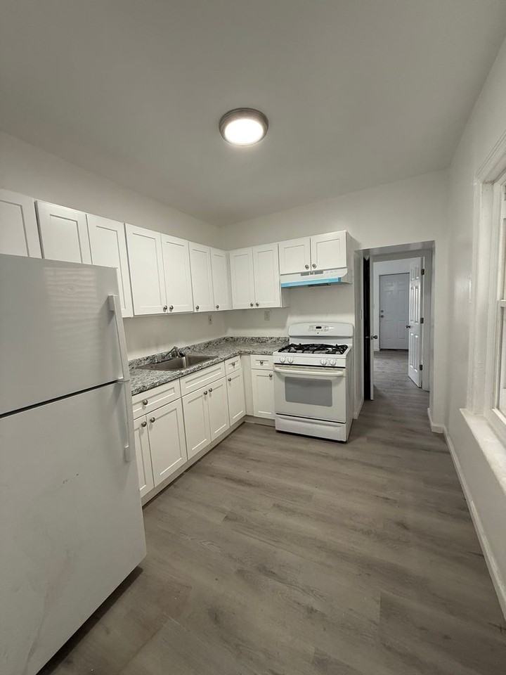 30 Perrine Ave - Photo 6 of 23