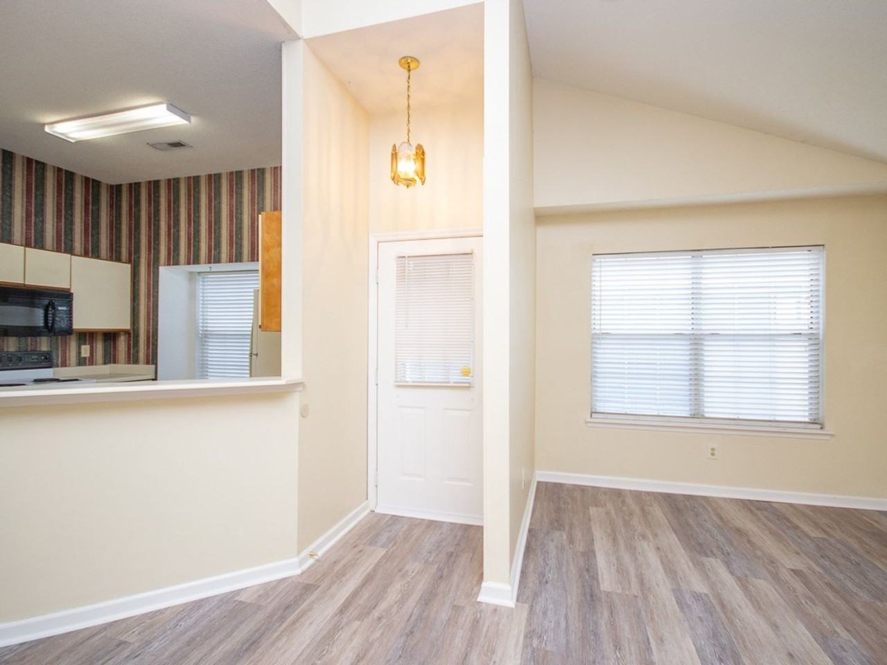 107 Briargate Ln - Photo 2 of 20