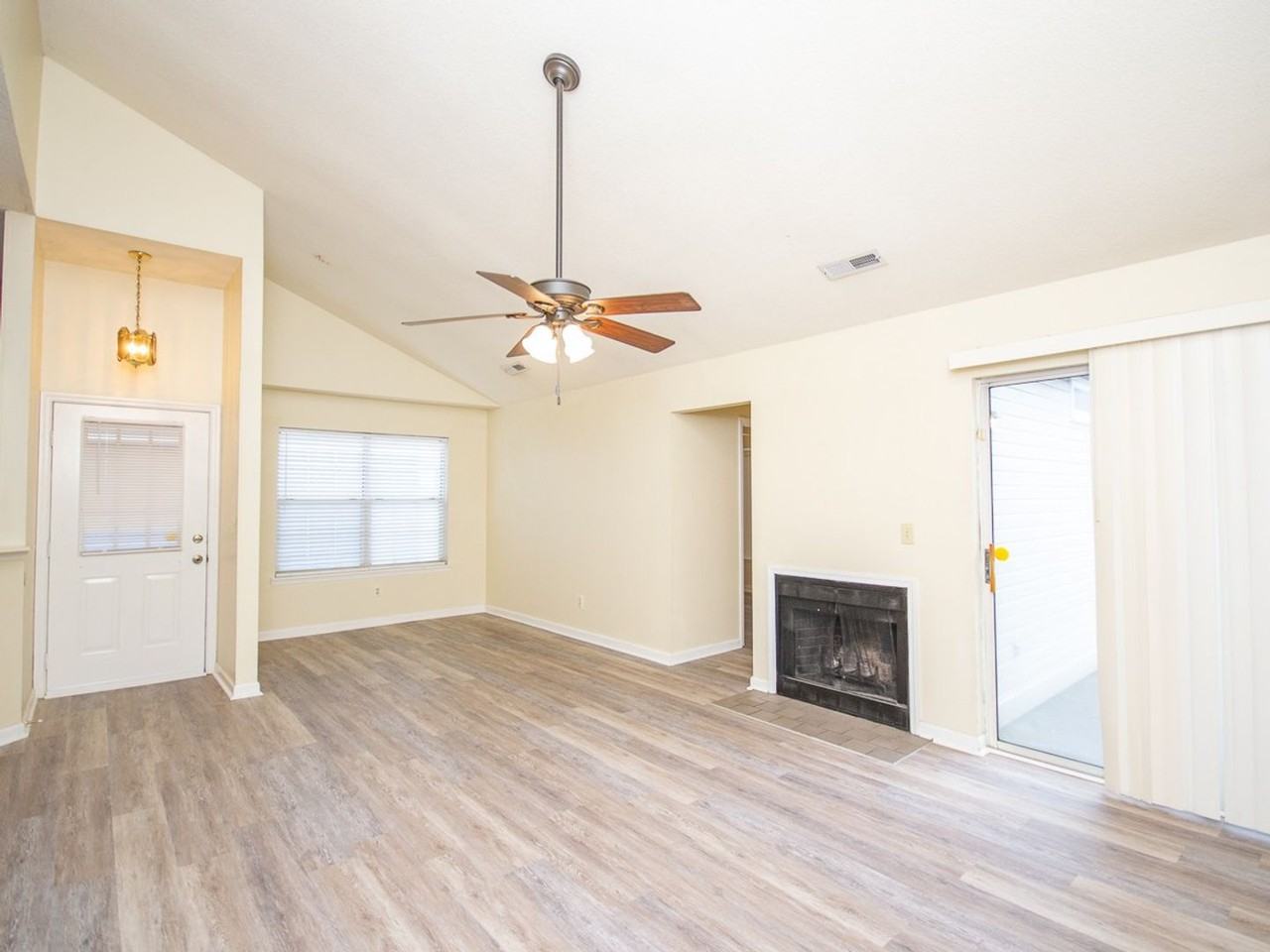 107 Briargate Ln - Photo 3 of 20