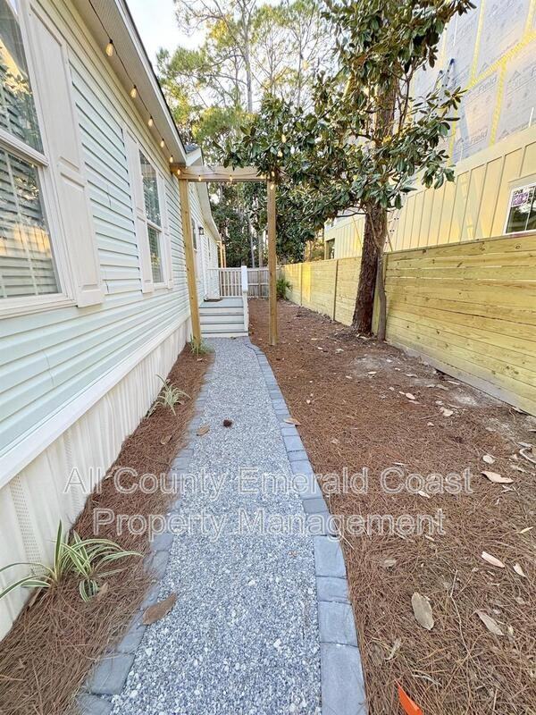 444 Montigo Ave N - Photo 4 of 33